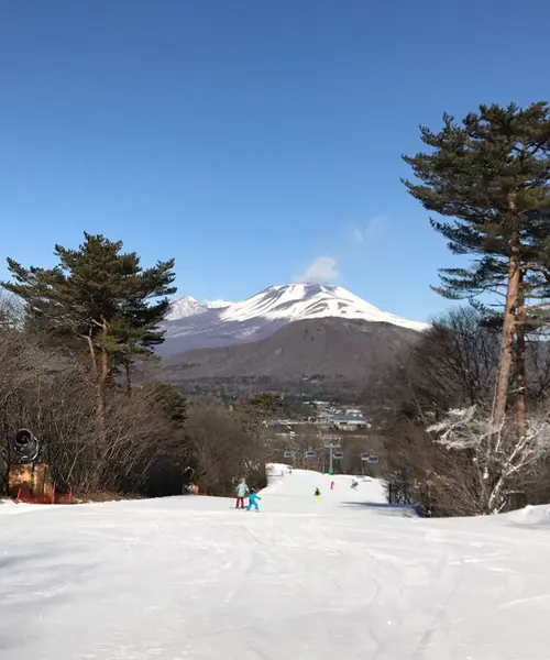 軽井沢でスキーと温泉とショッピングのサクッとリゾート！