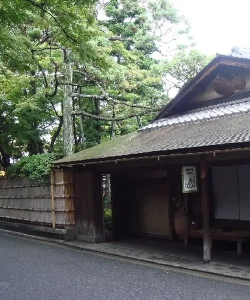 朝からちょっと贅沢に。京都の茶庭と朝粥と。
