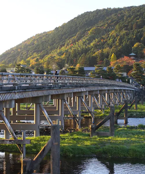 朝、京都の嵐山から奥嵯峨を歩く