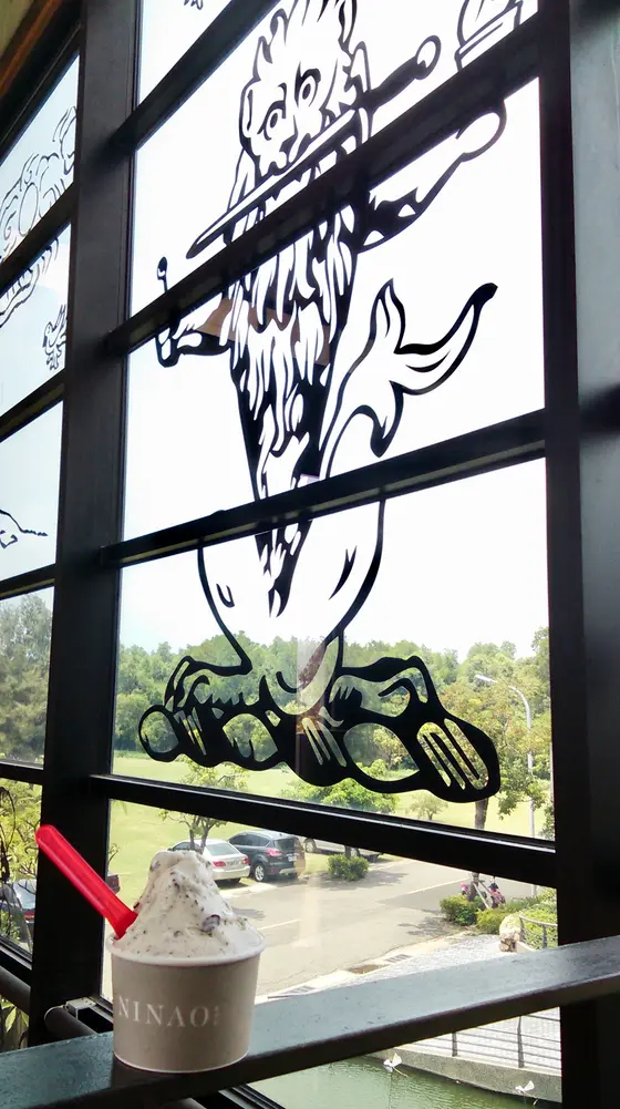 ソフトクリームとお店のLOGO