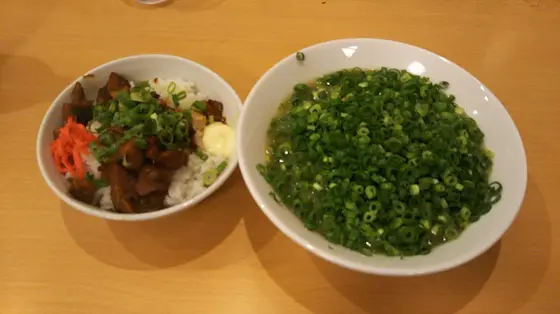 まるイのラーメンとチャーシュー丼