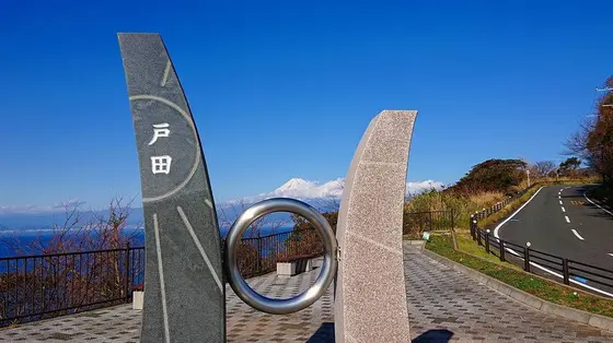 石像越しの富士山