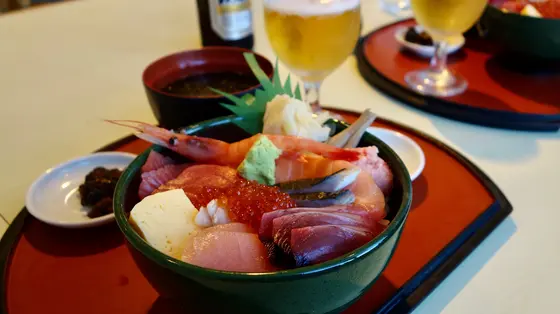海鮮丼(1700円)