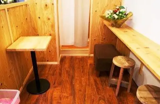店内でお茶を飲みながらゆっくり召し上がれます♪
