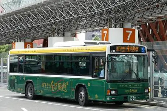 市内を循環する「城下まち金沢周遊バス」が便利