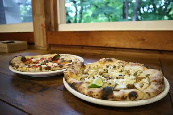 Enjoy both margheritta & Miyama specialty pizza