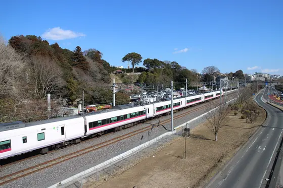 停車するのは下り線のみ