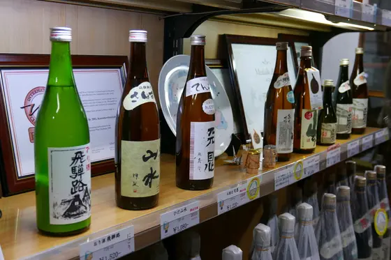 ずらり並ぶ酒蔵の日本酒
