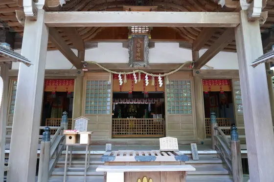 メインの八百富神社拝殿