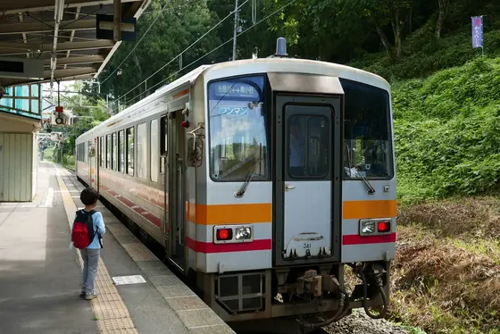 次に乗る列車は糸魚川行き
