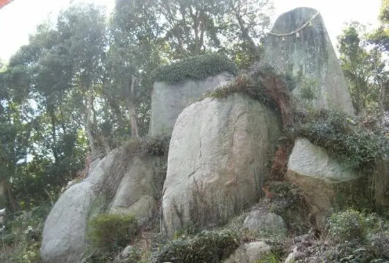 岩上神社の巨石