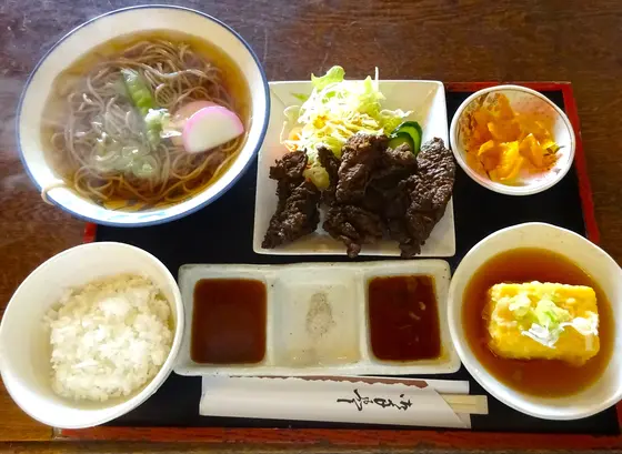 そばと黒から揚げの定食