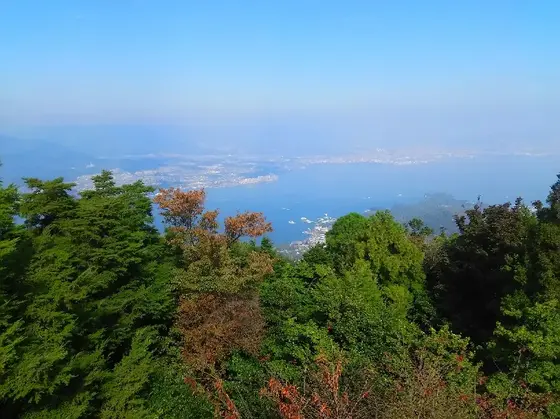 「日本三景の一の真価は弥山の頂上の眺めにあり」