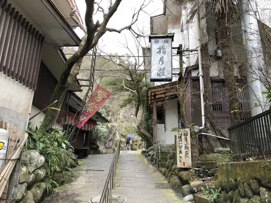 指月殿にいくまでが渋い！