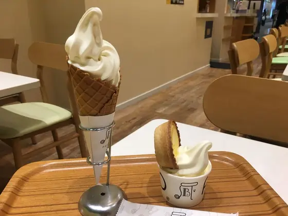 ソフトクリームはコーンとカップから選べます