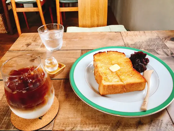 トースト(バター＋あんこ)、アイスカフェオレ
