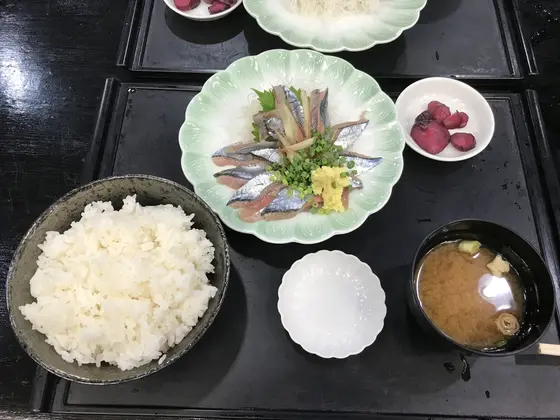 秋刀魚の刺身とご飯セット