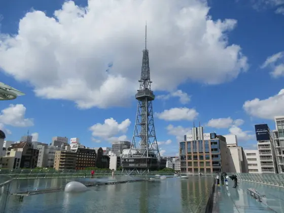 オアシス２１「水の宇宙船」の上と、そこからみた名古屋テレビ塔