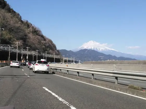 国道1号線から見る富士山