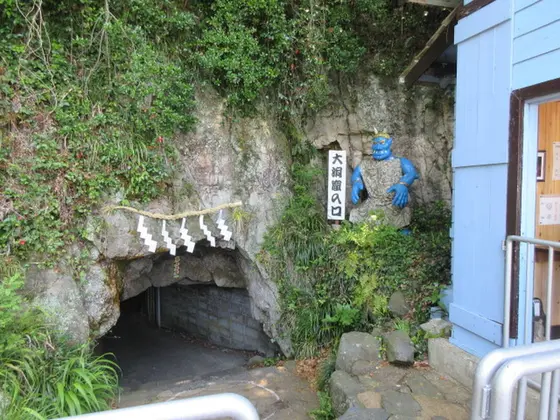 洞窟入口
