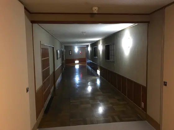綺麗に磨かれた廊下