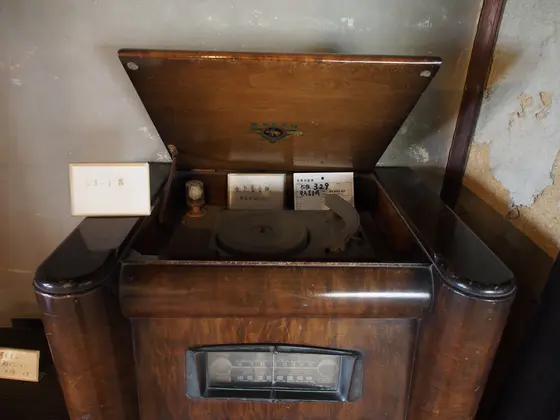 昭和初期の電気蓄音機