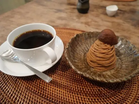 丹波 和知栗を使ったモンブラン(780円）とサイフォンコーヒー