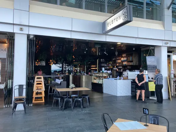 お店入口