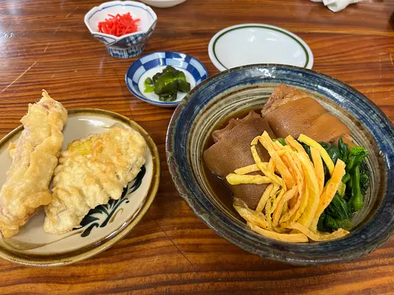 テビチ蕎麦と天ぷら