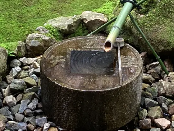 徳川光圀寄進の蹲踞（つくばい）