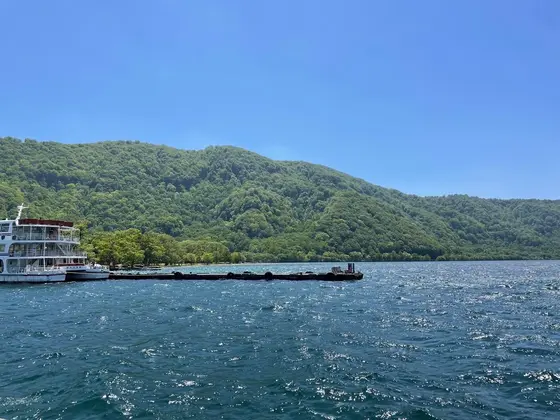 緑の山に囲まれています🌲