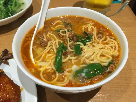 台湾ラーメン生卵入り