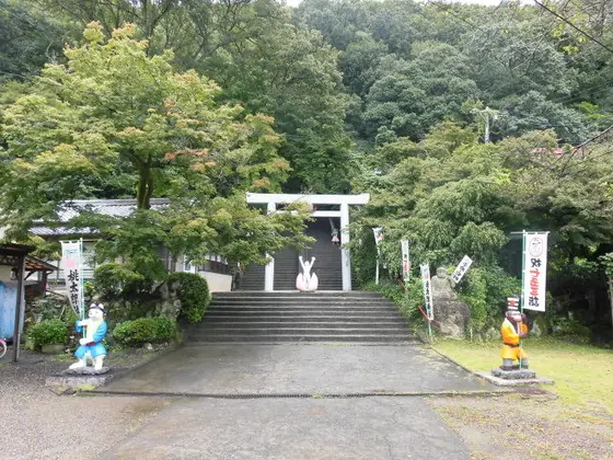 桃太郎神社の奥へ