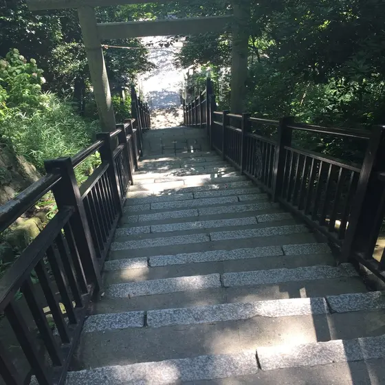 きつ〜い階段