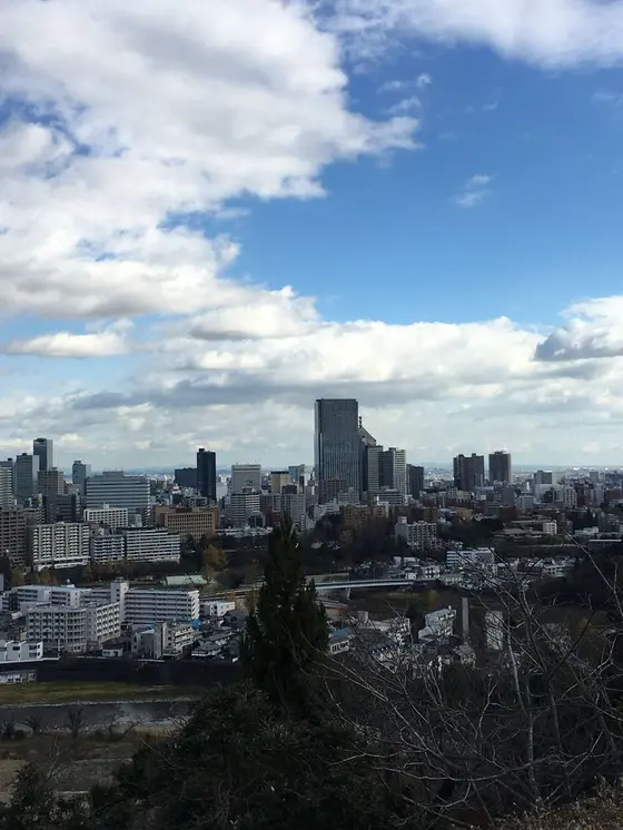 仙台市の高台にあります。