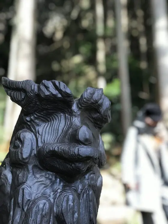 チェンソーアートの狛犬