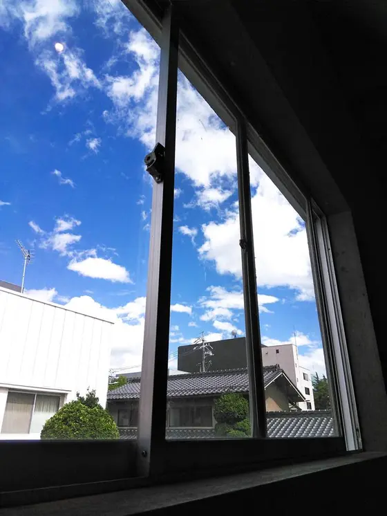 栞日さんの窓からみえた空
