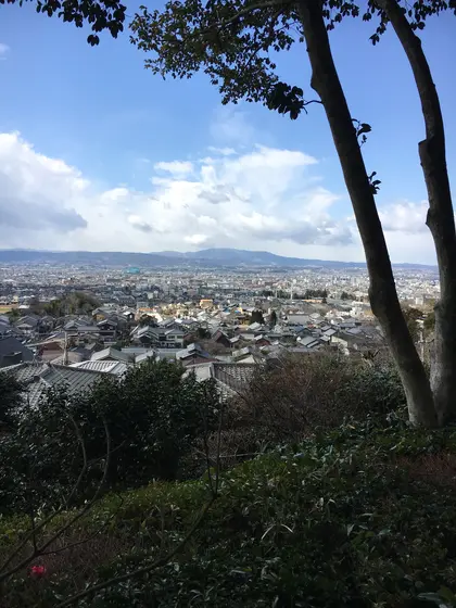 正面に生駒山。
