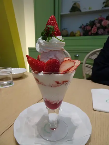 イチゴパフェ