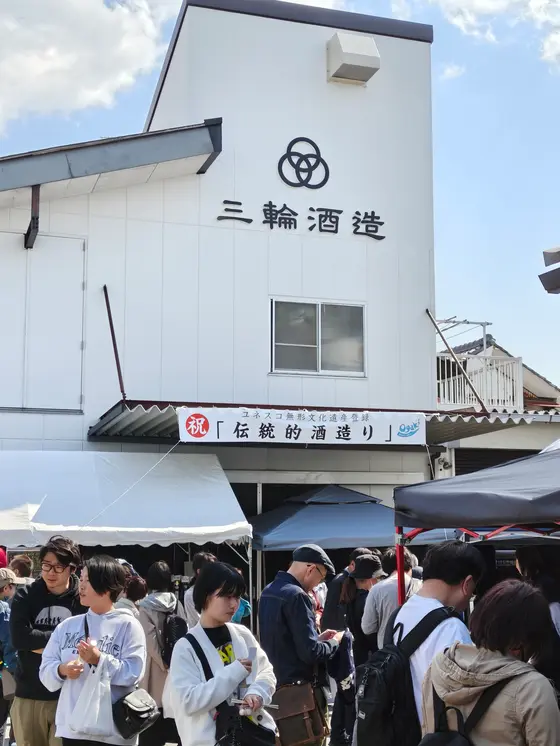 会場の中は人でいっぱい