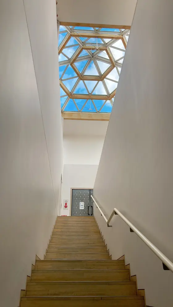 雪の結晶を模った建物になっているんです❄️