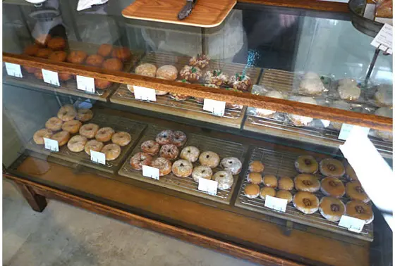 手作りドーナツの専門店「dough-doughnuts」