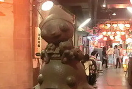 食いしんぼ横丁のシンボル「猫神様」