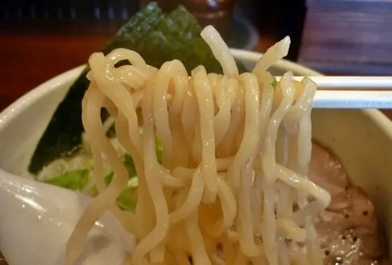 麺ののどごしたるや！