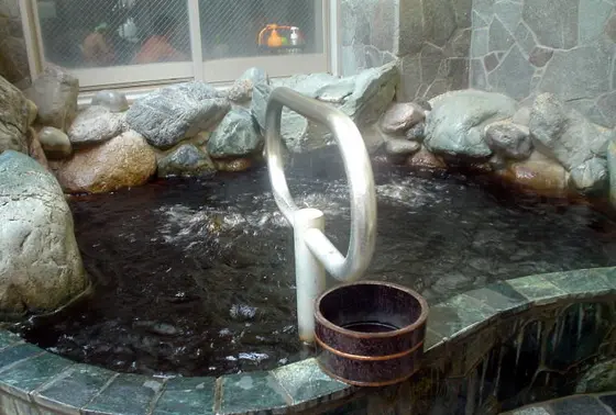 天然温泉②黒湯。