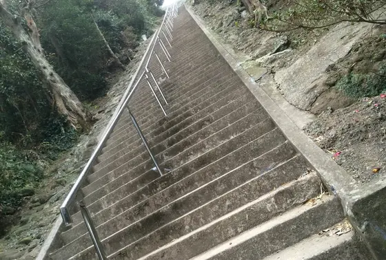 恐ろしく長い階段