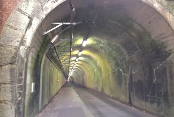 歩行者トンネル