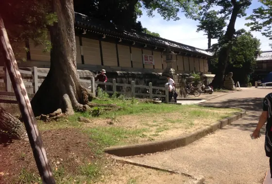 楼門の階段横の右手