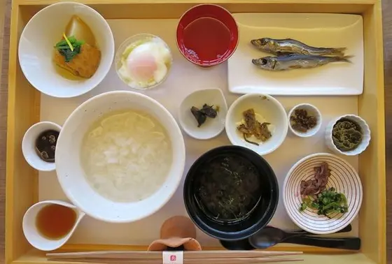御饌の朝かゆ