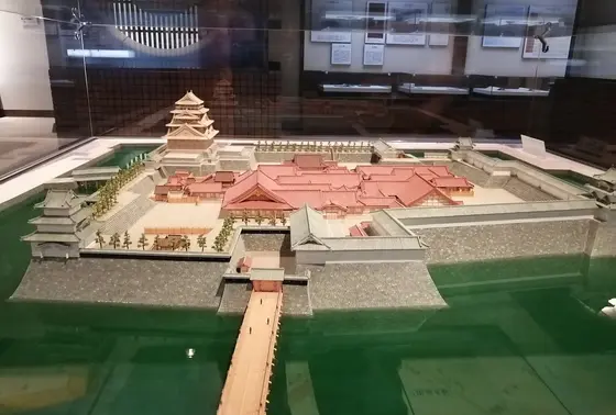 福井城 本丸と内堀の模型